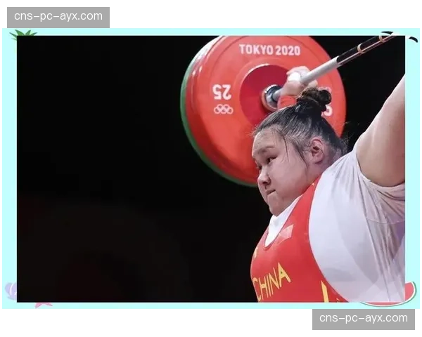 特写:格鲁吉亚老将塔拉哈泽在热身区独自冥想,寻求第四次奥运卫冕心境 特写:格鲁吉亚老将塔拉哈泽在热身区独自冥想,寻求第四次奥运卫冕心境