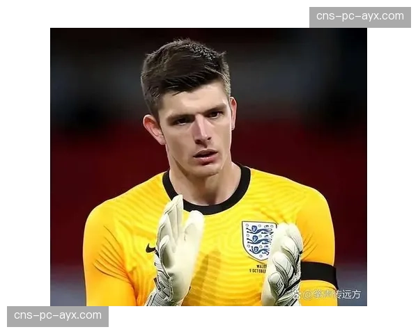 争议时刻：VAR回看尼斯队禁区内的防守动作，最终判定未犯规